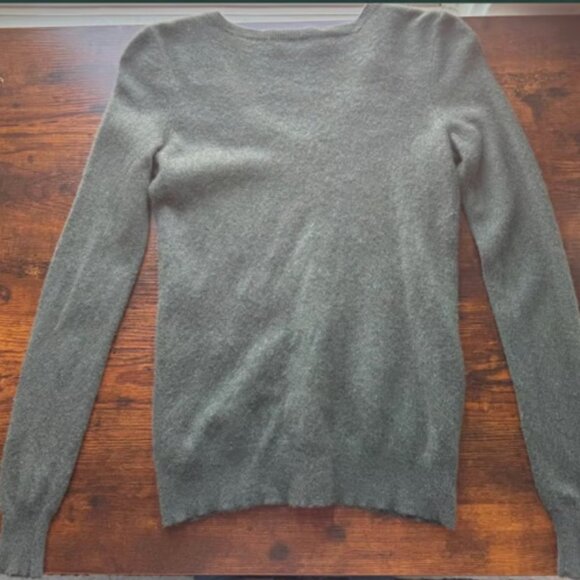 Bloomingdale’s 100% Cashmere Women's Dark Green V-Neck Pullover Sweater - Small - Picture 3 of 7